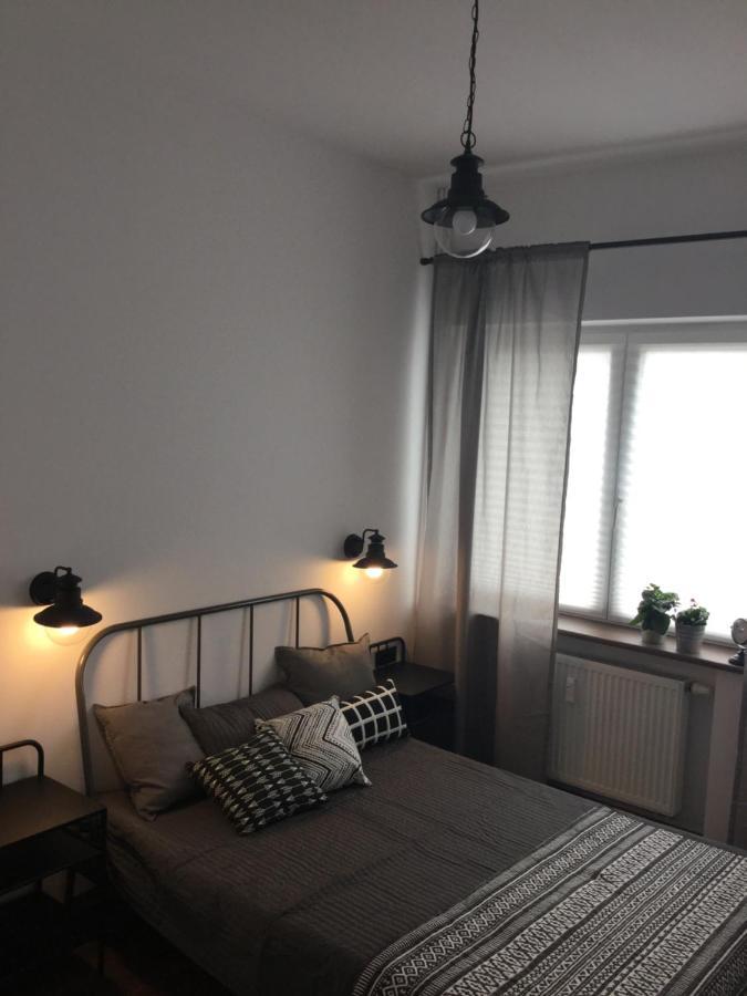 Avis Apartment *