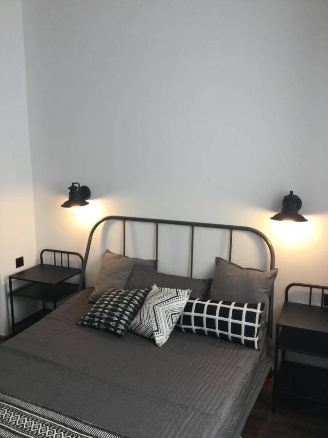Avis Apartment *